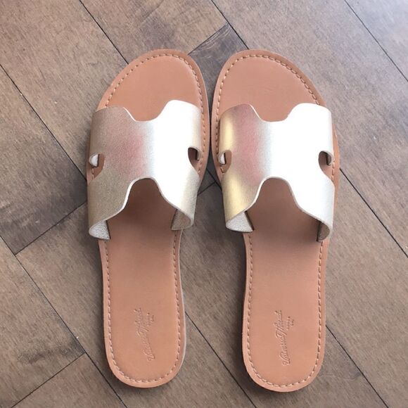 Universal Thread Gold H slippers - Picture 5 of 9